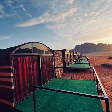 Wadi Rum Shooting Stars Camp Eksteriør bilde
