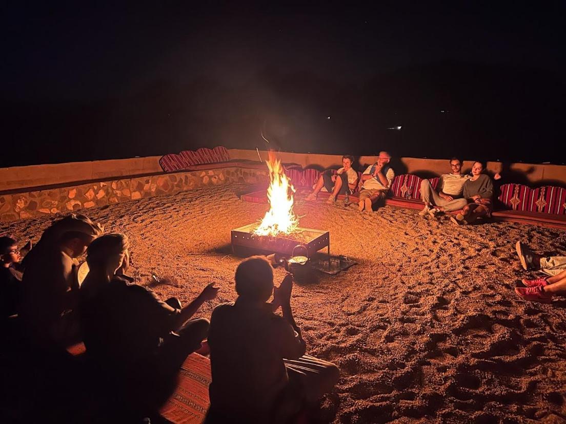 Wadi Rum Shooting Stars Camp Eksteriør bilde